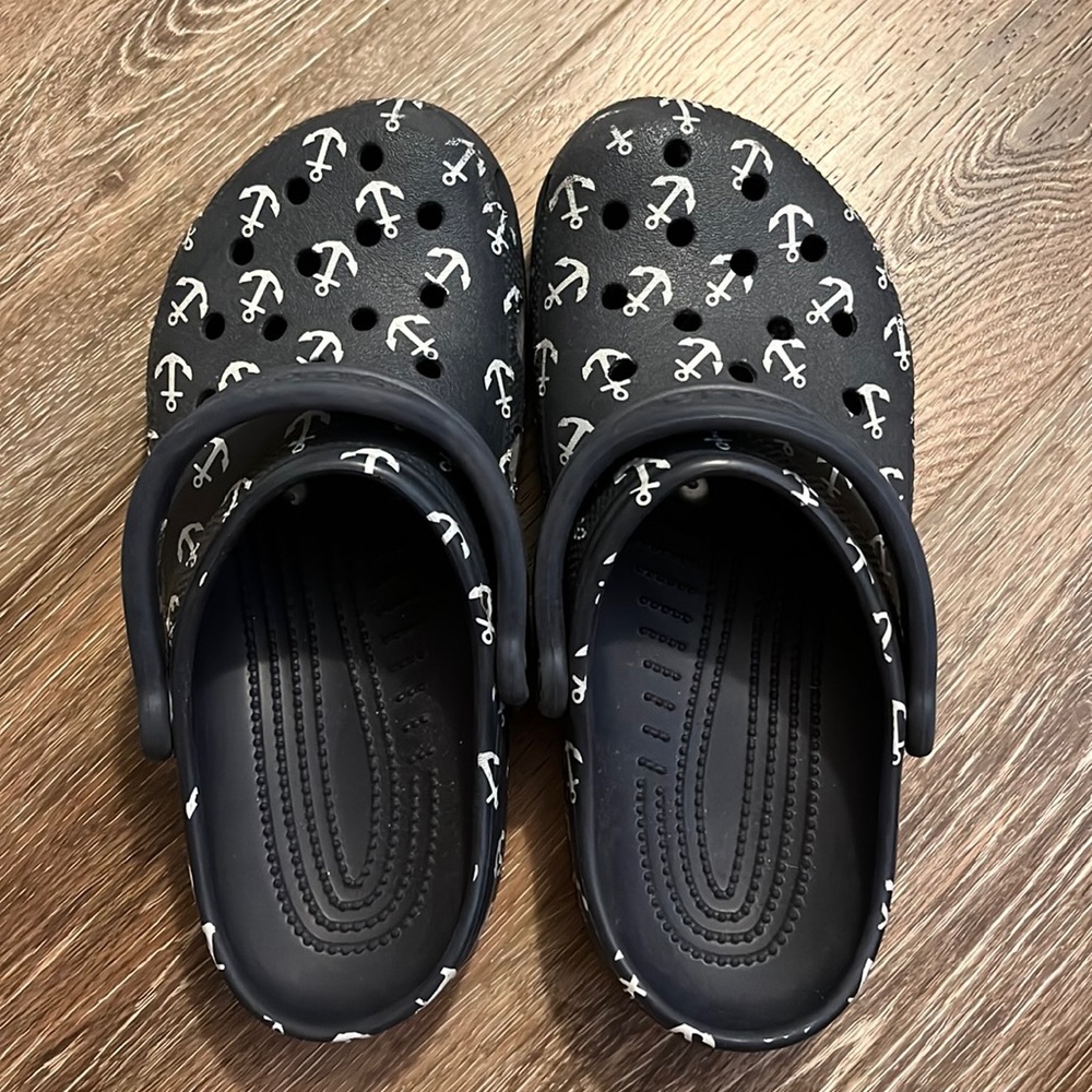 anchor crocs in very good condition!!